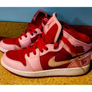 Desperately in search of Nike Air Jordan 1 Mid Premium “Valentine's Day” 9